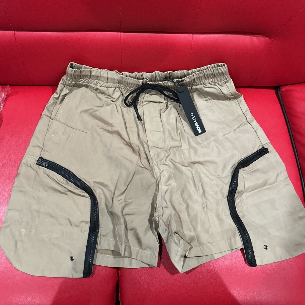 Fashion Nova Men's Relaxed, Drawstring, Tan Cargo Shorts NWT NEVER WORN